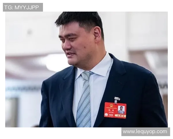 姚明为重要场合精心挑选西服展现独特魅力与风格