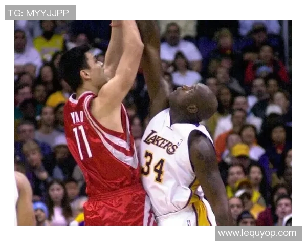 传球给姚明:篮球场上的传奇时刻与团队合作的力量 传球给姚明:篮球场上的传奇时刻与团队合作的力量