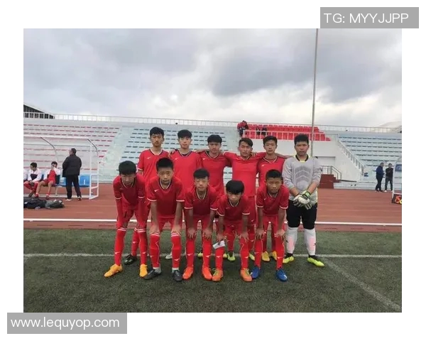 美娜对足球明星的热爱与追逐展现了青春的激情与梦想