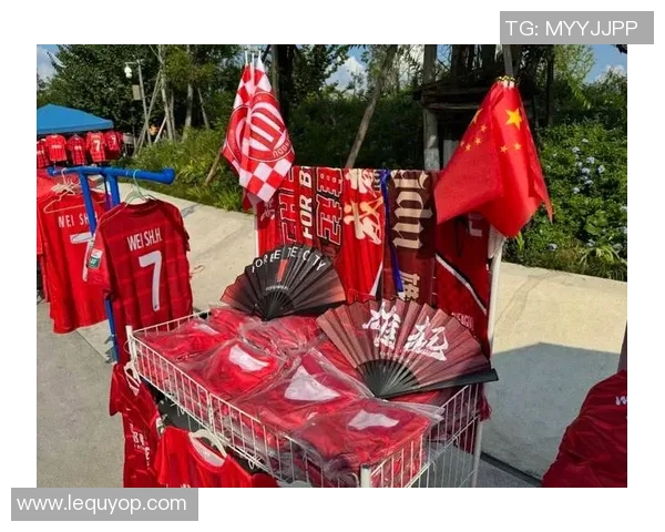 足球明星亲自出镜拍摄地摊视频展现生活趣味引发粉丝热议