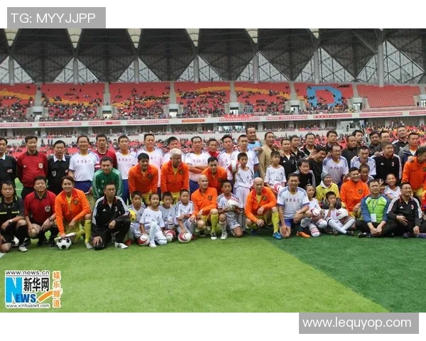 香港足球明星赴青海挑战高原足球赛场展现风采与激情 香港足球明星赴青海挑战高原足球赛场展现风采与激情